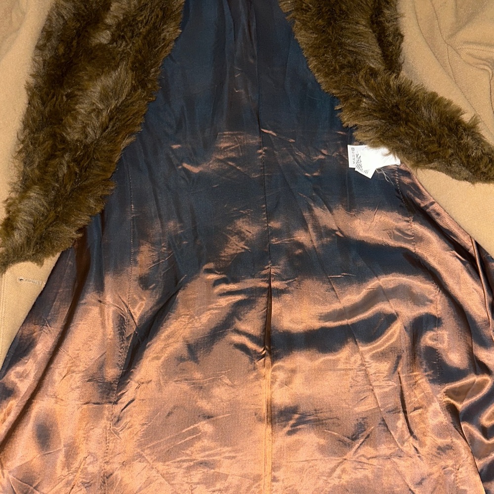Jones New York Tan Trench Coat with Faux Fur size Medium used in good condition - Picture 5 of 10